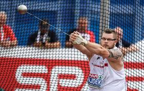 Ośrodek sportu i rekreacji w poniecu włączył się w niesienie. Pawel Fajdek Mogl Zabic Sedziego Mlot Spadl O Centymetry Od Niego Wideo Super Express