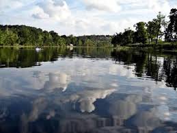 The years have brought an award winning restaurant, private club, gift shop, tennis court. Riverside Retreat On The White River A White River Resort With Cabins And Lodge Boating Holidays Float Trip Picture Places