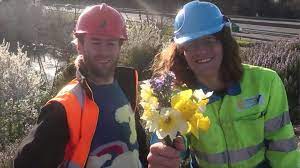 L'album de remixes est sorti le voilà, n'oubliez pas de le replanter quand il commence à faire des feuilles. Cinq Ans Plus Tard Salut C Est Toujours Plus Cool I D