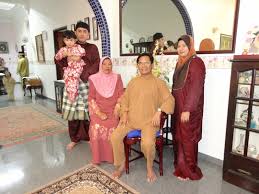 Nadia mustafar sebagai kak maznah. Family Tuan Ihsan Raya Sinopsis Drama Isteri Tuan Ihsan Blog Lea Azleeya Kehidupan Seroja Irdina Dan Tuan Ihsan Bahagia Dan Mereka Dikurniakan Tiga Orang Anak Jkimlei