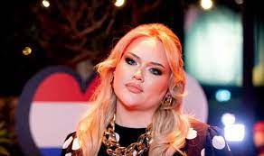 She rose to prominence after her youtube video, the power of makeup went viral in 2015. Ngvyeggv1m8qem