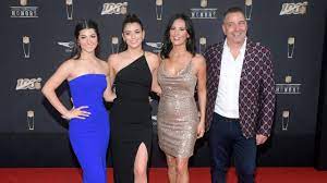 She doesn't know anything about global warming. Charli D Amelio And Her Family Might Get A Reality Tv Show Teen Vogue