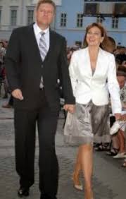 Check spelling or type a new query. Cine Este Klaus Iohannis O Biografie Agnus Dei English Romanian Blog