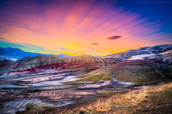 Painted hills at sunrise in Oregon