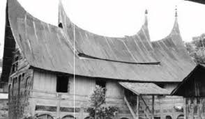Lukisan rumah kampung hitam putih cikimm com. Rumah Adat Padang Sumatera Barat Jenis Ciri Khas Ruangan Dll