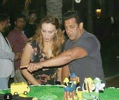The latest topic circulating the wedding is salman khan introducing lulia vantur as his girlfriend. Iulia Vantur S A Despartit De Salman Khan