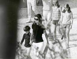 We did not find results for: 009 Wolf Hinrich Groeneveld Jacqueline Kennedy Onassis 1968 Multiple Box