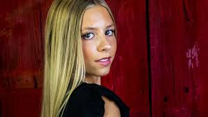 Deonna Fields Photography (DeonnaFieldsphotography)