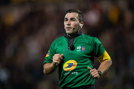 Rugby fans outside of b&i and south africa. L Arbitre Pour Le Stade Toulousain Connu Rugby Scapulaire