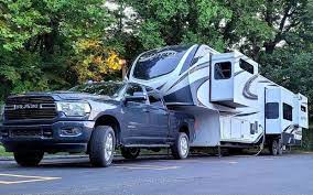 Biggest fifth wheel on the market. 5 Biggest Fifth Wheel Campers On The Market Right Now Rving Know How