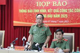 Bắt nữ kế toán sinh năm 1982, thu giữ bất động sản cùng 7 xe sang