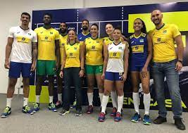 Esse jogador é facilmente identificado, já que utiliza uniforme de cor diferente dos companheiros de time. Asics Lanca Novos Uniformes Das Selecoes Brasileiras De Volei