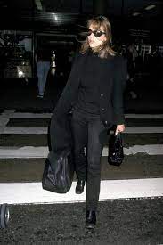 These Are The Best Celebrity Winter Outfits From The 90s In 2020 Winter Outfits Sweater Trends Hurley Style