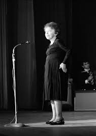 Edith piaf — non, je ne regrette rien (edith piaf 1956) edith piaf — la vie en rose (chansons parisiennes 1947) edith piaf — padam padam (1951) Edith Piaf Singt In Unserem Land 3 Bild Kaufen Verkaufen
