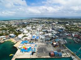 George town is the capital of grand cayman and boasts a beautiful and historic harbour area that many popular restaurants flank. Flug Uber George Town George Town Grand Cayman Cayman Islands Fototapete Fototapeten Luftbild Hubschrauber Grand Cayman Myloview De