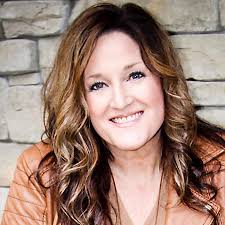 Lisa Reiff's Instagram, Twitter & Facebook