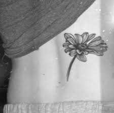 Black And White Daisy Tattoo Sleeve Pin Van Michelle Williams Op Tattoos