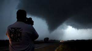 Check spelling or type a new query. Tornados In Den Usa Drei Storm Chasers Sterben Panorama Sz De