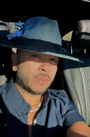 Hi YALLL ! I just wanted to introduce myself LOL . My name Jordan but I go  by Creole 🥰 my IG is @1atlcreole I'm was raised in ATL but my mom