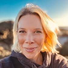 Clare_Irons (@clare_irons) • Instagram photos and videos