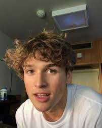 Aaron Hullings's Instagram, Twitter & Facebook