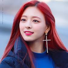 She is the lead dancer, lead rapper, vocalist, visual, maknae of itzy, south korean . Itzy S Yuna Reacts To The Comments Saying She Looked Older Than She Actually Is During Her Debut Days Pannatic