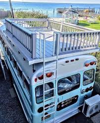Dach Umgebauten Schulbus Wohnmobil Mit Dachterrasse Dach Dachterrasse Mit Schulbus Umg In 2020 Umgebauter Schulbus Schulbus Umgebaute Wohnmobile