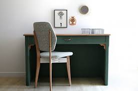 Un bureau vintage est une pièce de mobilier pratique et esthétique, qui est particulièrement sollicitée par les férus de design rétro. Meubles De Bureau Vintage A Vendre En Ligne