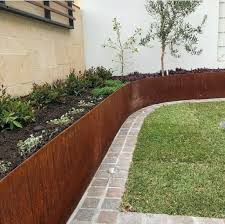 In a single weekend, you can crank up your home's curb appeal and help keep grass out of your flower beds. Straightcurve Ballarat Sand Soil