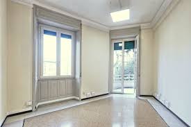 Roma rm prati via candia con ascensore luminoso trilocale in vendita posto al quinto piano con soggiorno due camere un bagno riscaldamento autonomo anno costruzione 1930 prezzo trecentottantaduemila euro libero al. Appartamento Roma Prati Di 200 Mq Vicino Piazza Mazzini
