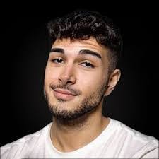 Adrian Pinheiro's Instagram, Twitter & Facebook