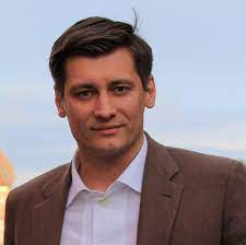 Российский оппозиционный политик дмитрий гудков уехал из россии на украину. Dmitrij Gudkov Kratkaya Biografiya Lichnaya Zhizn Semya Karera