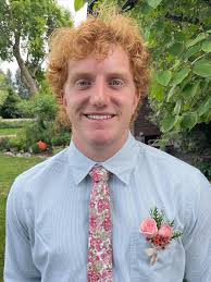 Grab and go GRAD bouquets for walk-ins! No order necessary! $35-$45  👩🏻‍🎓💛 I have loads of color if you need something with specific school  colors! Just message me. I'll be here until