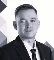 Z ogromnym smutkiem i głębokim żalem informujemy, że opuścił nas nasz  Przyjaciel Kamil Krawczyk. Żył lat 29. Współtworzył nasze stowarzyszenie.  Jego oczkiem w głowie był projekt Gwiazdy na Gwiazdkę. Kochał ludzi, kochał