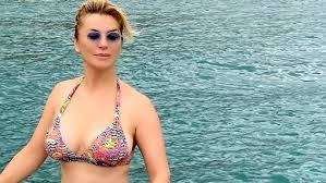 Son dönemde instagram paylaşımlarıyla adından sıkça söz ettirmeyi başaran türk halk müziği sanatçısı ve sunucu songül karlı, yüzümde gram makyaj yok dedi, takipçilerini inandıramadı. Songul Karli Ya Oyle Bir Mesaj Geldi Ki Bursa Com