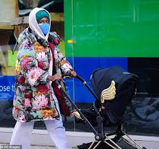 In the october 2020 issue of vogue, jodie was interviewed about being a mom and the lessons she wants to pass down to her daughter. Jodie Turner Smith Bundles Up In A Padded Floral Coat As She Takes Her Daughter For A Stroll Duk News