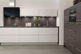 strakke keuken met veel opbergruimte keuken keuken ontwerpen keuken kastenwand