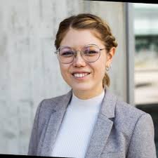 🎓 Auch wenn meine Masterarbeit und der offizielle Abschluss meines  Studiums „War and Conflict Studies“ schon einige Monate zurückliegen, bot  die zentrale Abschlussfeier der Universität Potsdam diese…