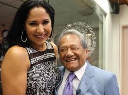 Rodrigo manzanero dijo que cuando empezó a acercarse a su padre sintió melancolía por todo el tiempo que. Laura Elena Villa La Ultima Esposa De Armando Manzanero