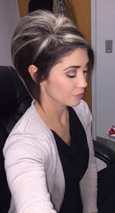 Black And Platinum Hair Short Platinum Blonde Highlights With Dark Brown Hair Stacked Bob Haircut Short Brown Hair Hair Styles Stacked Bob Haircut
