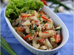 Hari ini saya menyediakan kerabu mangga ala ala thai kerana saya menggunakan kiub tom yam yang menyebabkan rasa kerabu saya seperti tom yam yang memang sangat sinonim dengan thai. Kerabu Perut Rasa