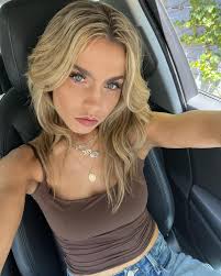 Kokraklari osilgan ayollarning porno fotosuratlari