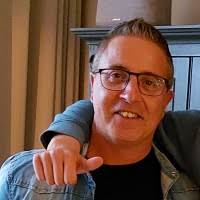 900+ perfiles de «Randy»