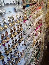 Other than shopping the market offers various refreshments and hotels. Tulsi Baug Pune Ladies Street Shopping Market Best Buy Rs 10 Cool Things To Buy Tulsi Pune
