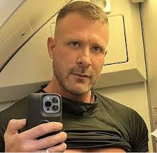 Justin Heath's Instagram, Twitter & Facebook