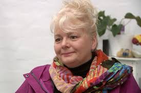 Parkinson's disease threatened to take away Linda's ability to make art.  Then she found a solution