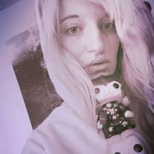 Amy Menefee's Instagram, Twitter & Facebook