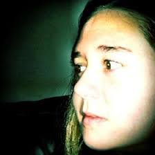 Andrea Binns's Instagram, Twitter & Facebook