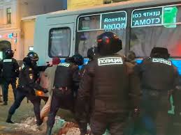 По оценке медиапроекта овд инфо, 31 января как минимум в 82 городах россии на несанкционированных акциях протеста к 17:30 мск задержали 3329 человек. Oketsxjbgl2e6m