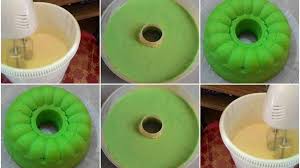 Bolu pandan ekonomis tidak bantet dan tetap lembut berhari hari. Resep Membuat Bolu Kukus Pandan 2 Telur Langsung Menul Empuk Dan Lembuuut Banget